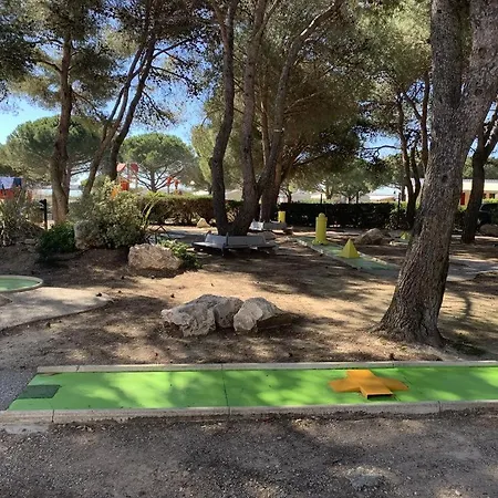 Camping Le Lac Des Reves *